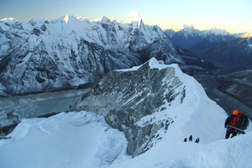 Pisang Peak climbing service